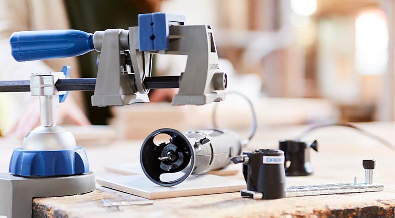 A Dremel Multisatu stabilitást, precizitást és kényelmet ad bármilyen barkácsprojekthez. A Dremel Multisatu stabilitást, precizitást és kényelmet ad bármilyen barkácsprojekthez.